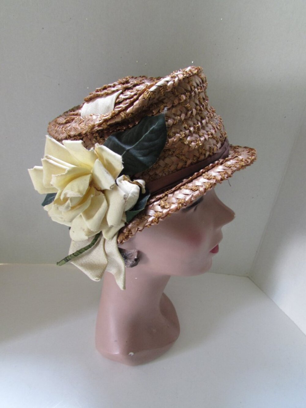 Mid Century Cinnamon Color Straw Hat Cream Rose